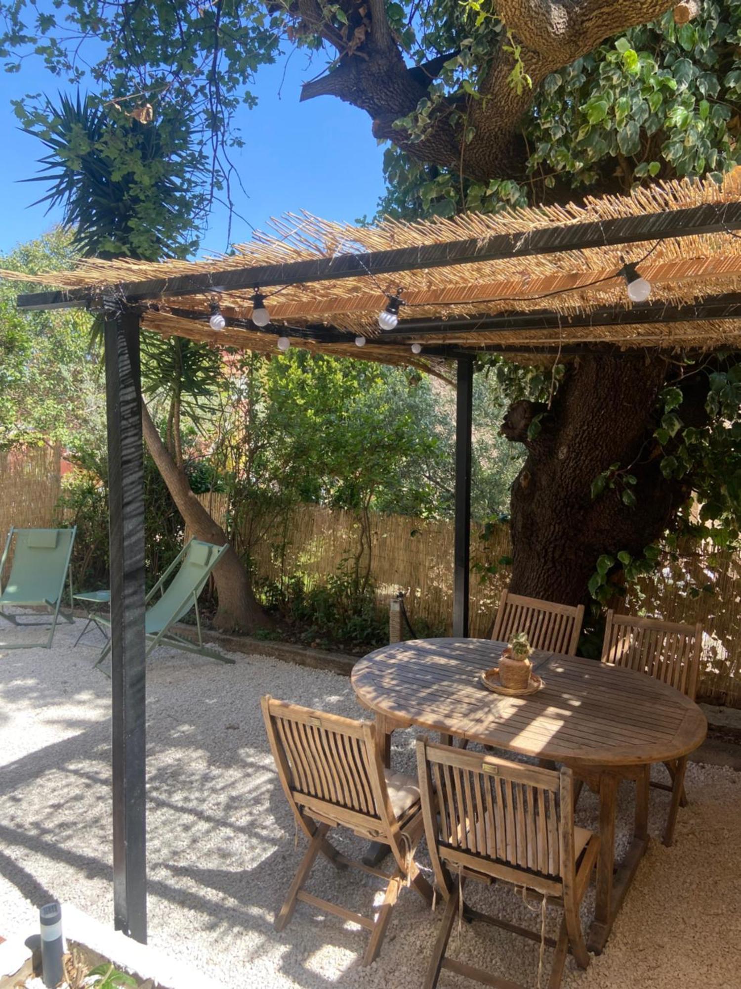 Rez De Avec Jardinet Proche De La